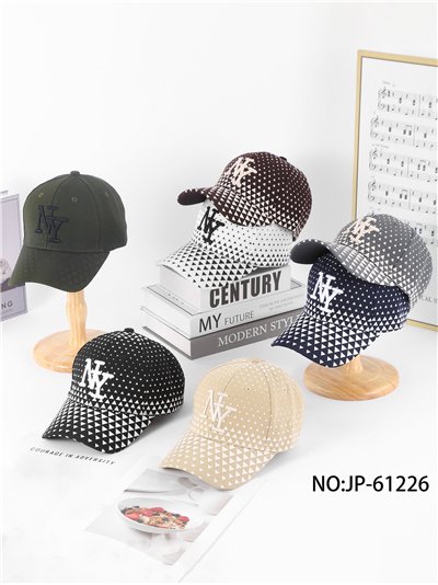 Boné com aba geométrica e bordado frontal. 2