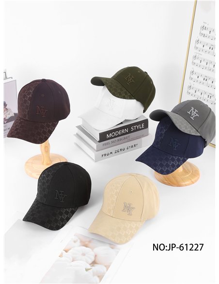 Gorra visera monograma con bordado frontal