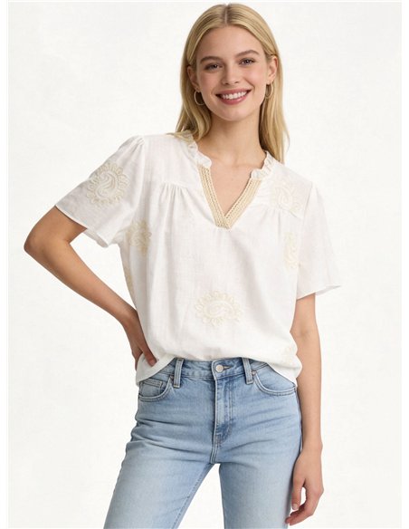 Blusa de lino bordada paisley con manga corta