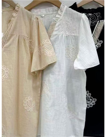 Blusa de lino bordada paisley con manga corta