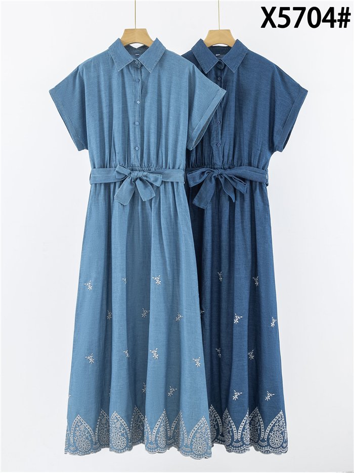 Vestido camisero símil denim bordado con cinturón