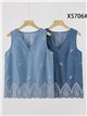 Blusa símil denim bordada sin mangas