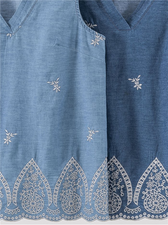 Blusa símil denim bordada sin mangas