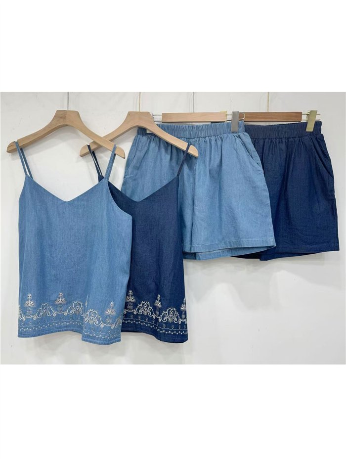 Conjunto símil denim de top bordado y short
