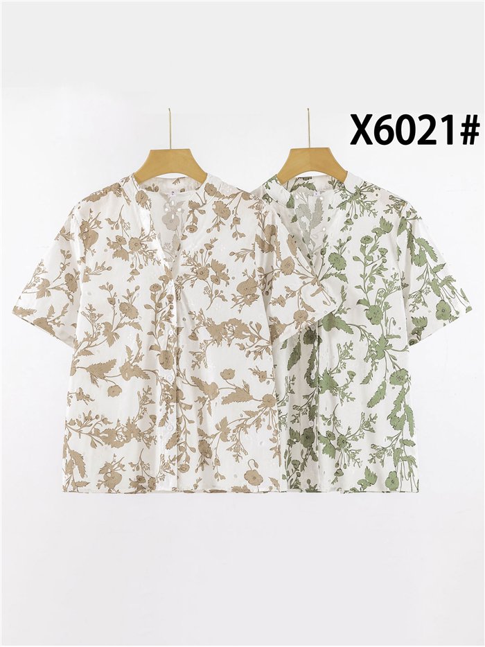 Camisa estampada de flores detalle calados