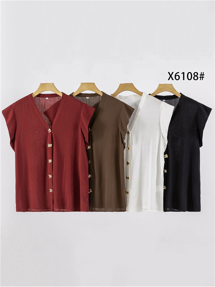 Blusa de lino talla grande con botones joya