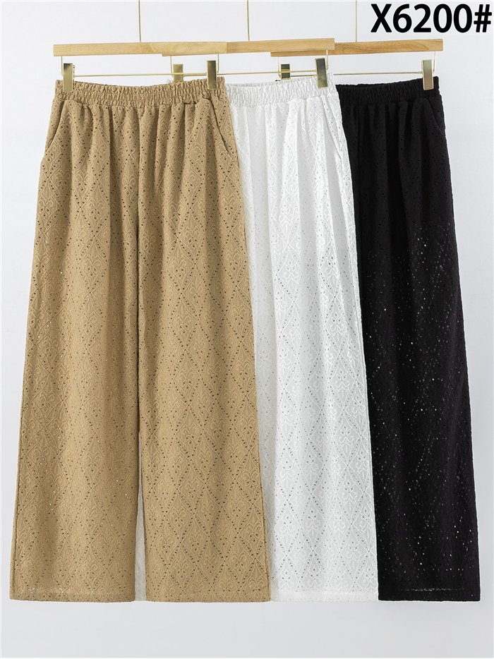 Conjunto vazado: camisa sem mangas e calça