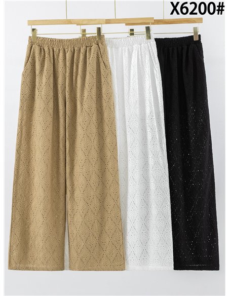 Conjunto vazado: camisa sem mangas e calça