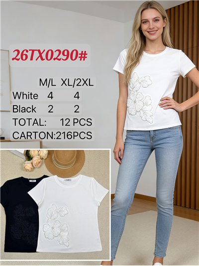 T-shirt con fiori ricamati sul lato 2