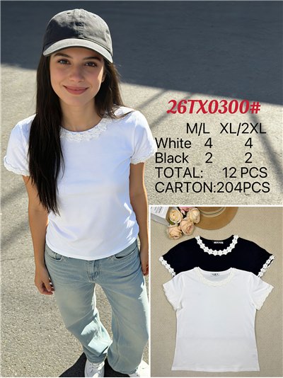 T-shirt con pizzo floreale 2