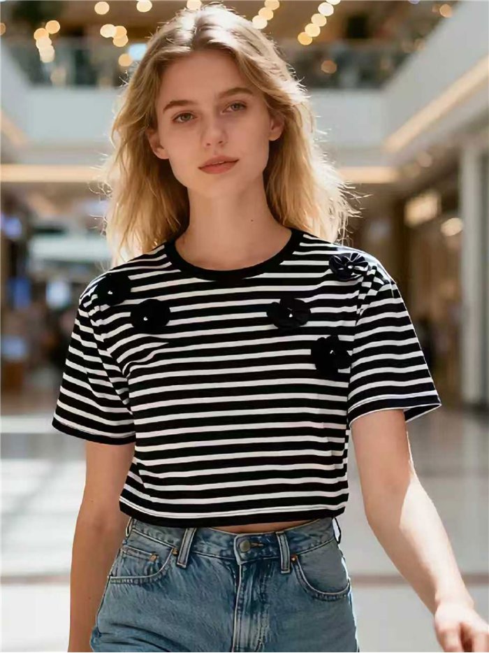 Camiseta crop de rayas flores