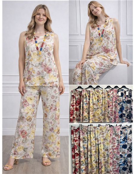 Conjunto de lycra: blusa com estampa floral, colar e calça.