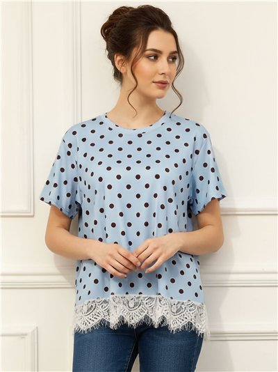 Camiseta lunares con bajo de encaje