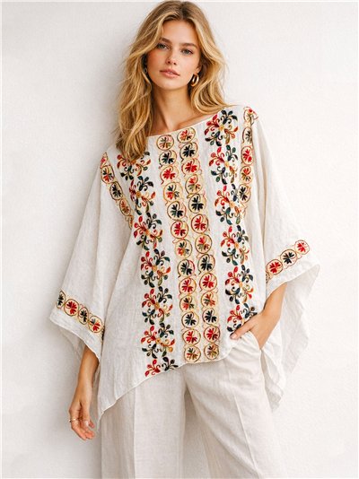 Caftano stile poncho ricamato con pon-pon