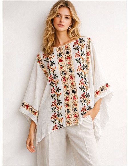 Caftano stile poncho ricamato con pon-pon