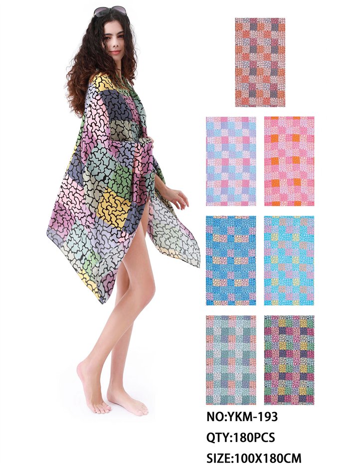 Pareo aus geometrischem Patchwork.