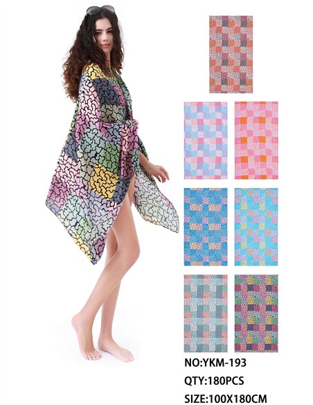 Pareo aus geometrischem Patchwork.