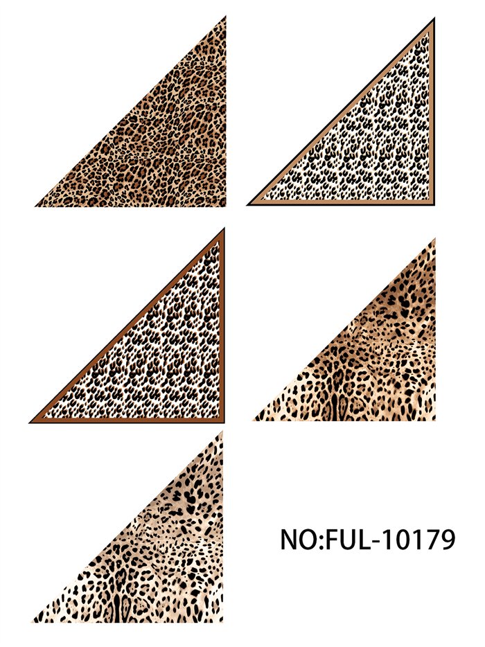 Pañuelo triangular animal print