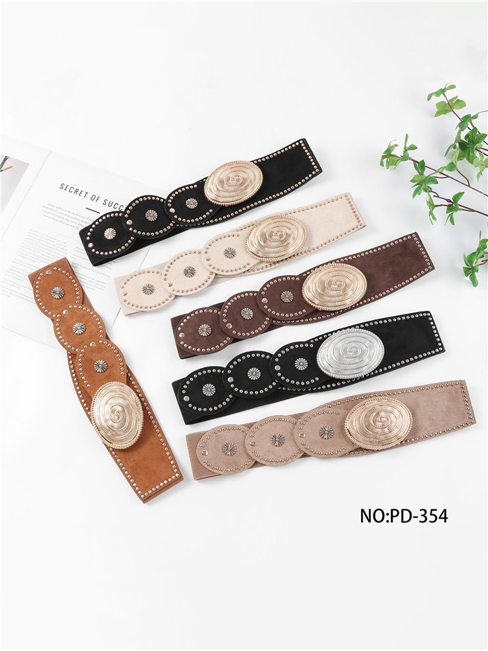 Breiter, elastischer Gürtel in Wildlederoptik mit ovalem Concho