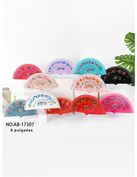 éventail en bois orné de fleurs