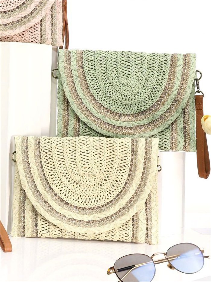 Sac bandoulière en raphia avec rabat semi-circulaire