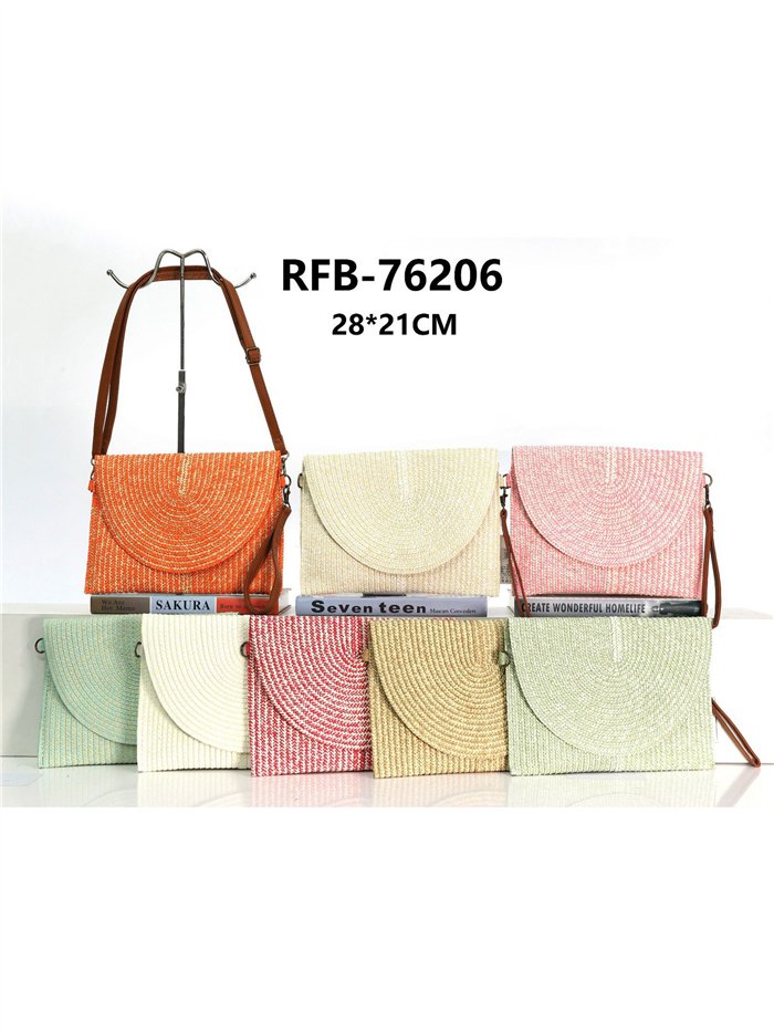 Bolso bandolera rafia minimal con solapa semicircular