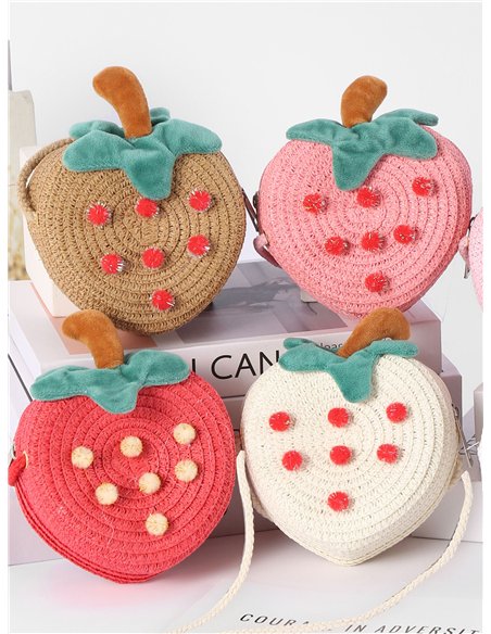 Borsa a tracolla per bambini in rafia con decorazione a fragola in rilievo.
