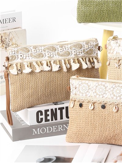 Bolso bandolera boho con bordado y conchas