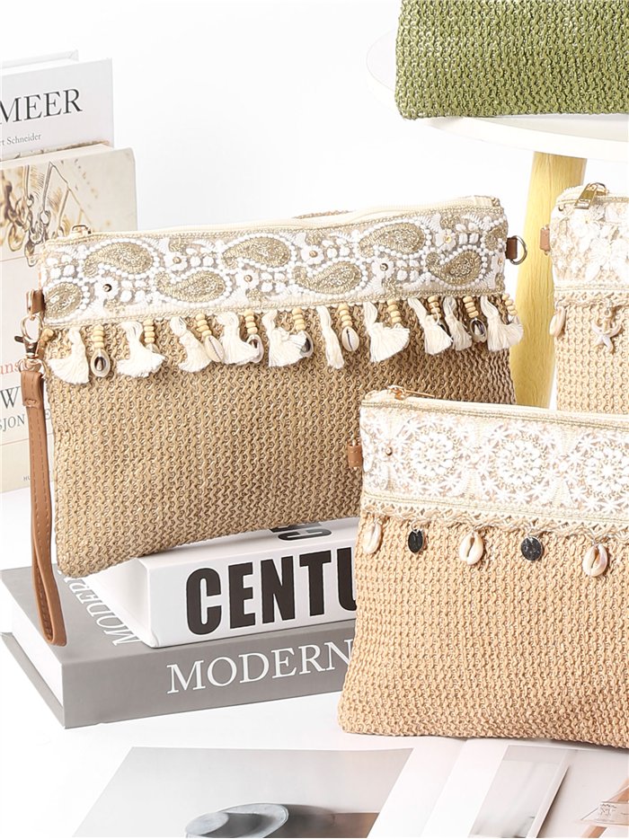 Bolso bandolera boho con bordado y conchas