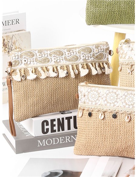 Bolso bandolera boho con bordado y conchas