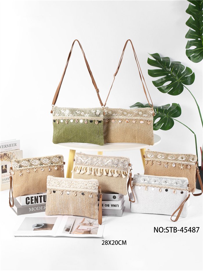 Bolso bandolera boho con encaje y conchas