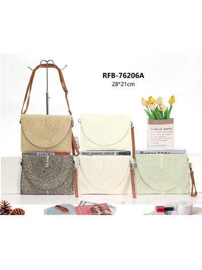 Minimalistische Bast-Umhängetasche mit halbkreisförmiger Klappe 2