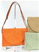 Bolso sobre de rafia con solapa semicircular