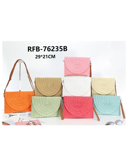 Bolso sobre de rafia con solapa semicircular