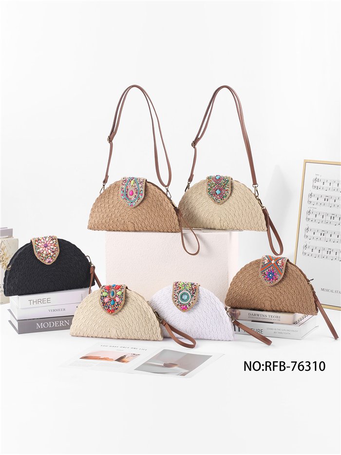 Bolso sobre de rafia con solapa joya