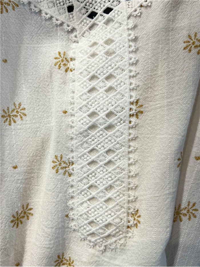 Top lencero efecto lino florecitas con encaje