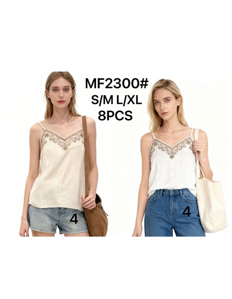 Blusa de renda bordada com decote