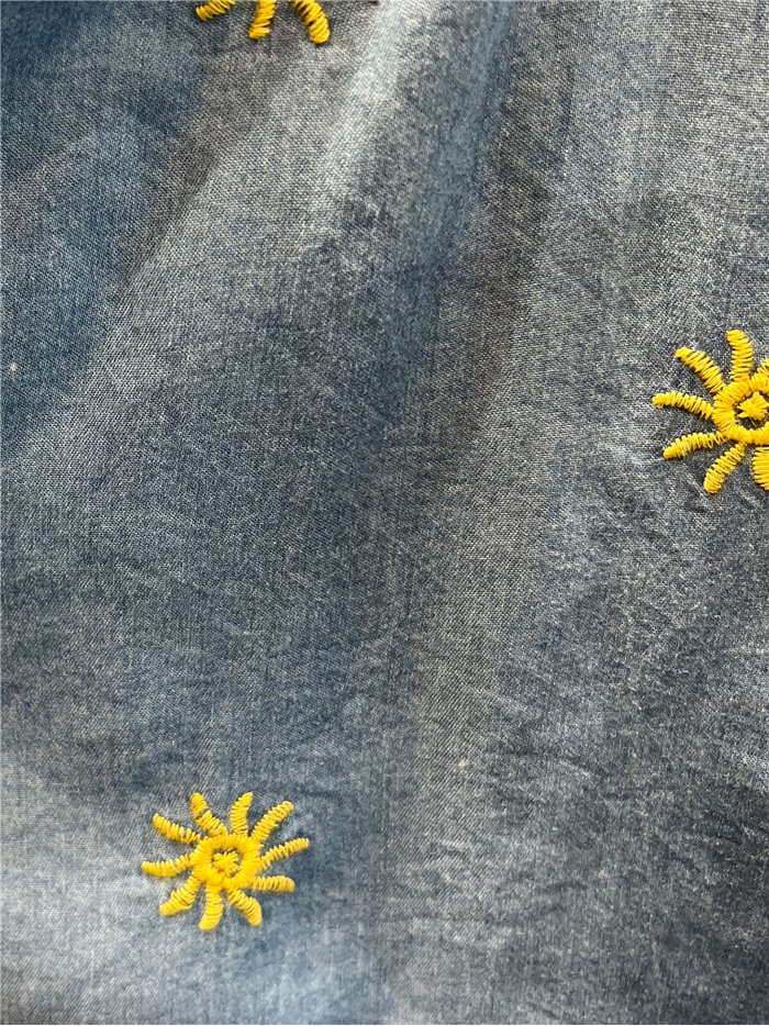 Haut en denim délavé brodé à motif soleil
