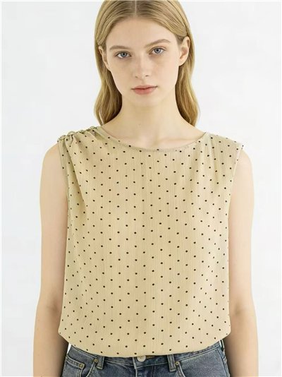 Blusa sem mangas com estampa de bolinhas e detalhe metálico no ombro.