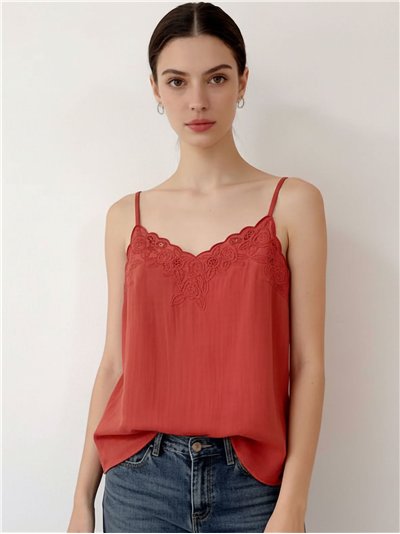 Top lencero bordado floral