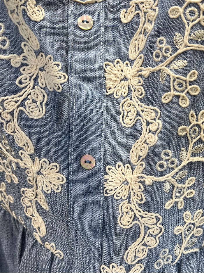 Top peplo in denim con ricami floreali