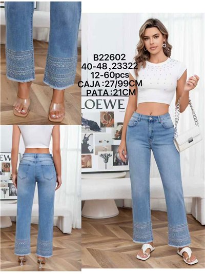 Jeans rectos con bordado en bajo 2