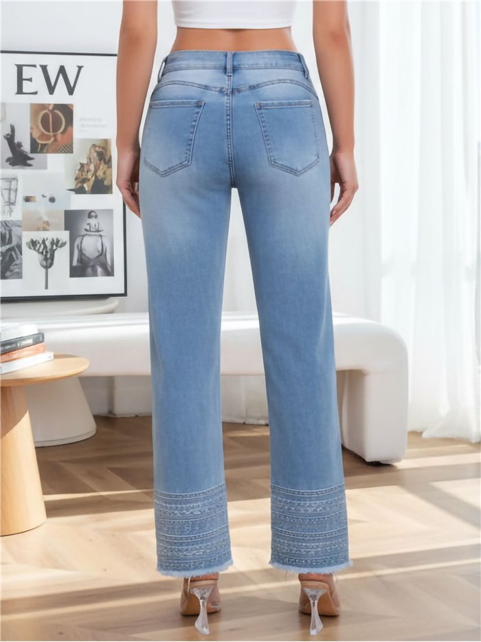 Jeans rectos con bordado en bajo