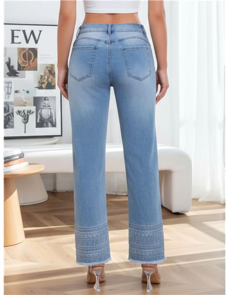 Jeans rectos con bordado en bajo