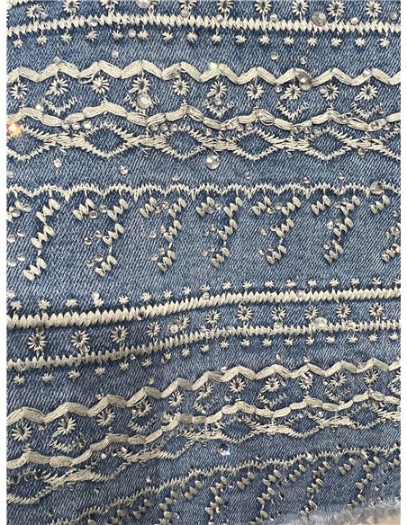 Jeans rectos con bordado en bajo