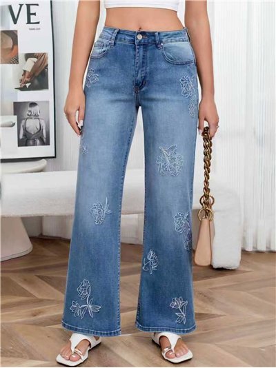 Jeans rectos con bordados florales