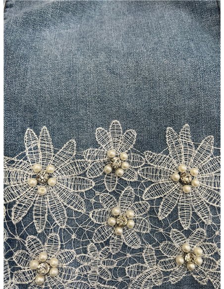 Jeans capri con flores bordadas con perlas