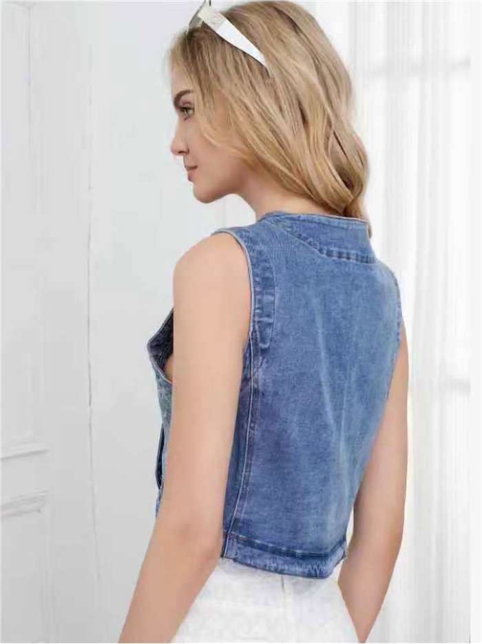 Chaleco denim bordado con botones