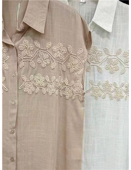 Camicia di lino con ricami floreali