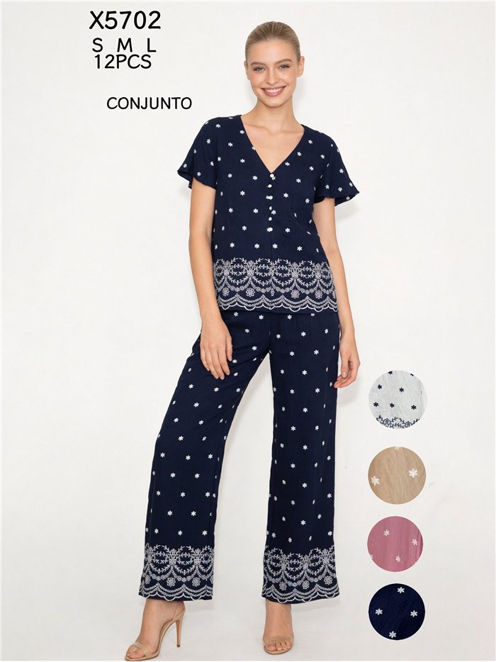 Conjunto de blusa estampada com mangas flare e calça